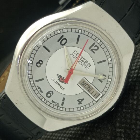 Citizen Other - Vintage 1978 Citizen Automatic Mens Silver Watch W/daydate & Gray accents